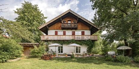 A Rural Gem on Lake Staffelsee: An ecologically renovated country estate dating from around 1931 with a breathtaking panoramic view