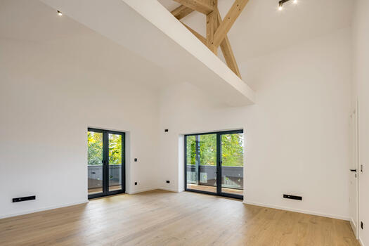 Five (bedroom) rooms on the upper floor