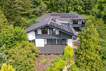 Landhaus trifft Moderne: Top sanierte Villa mit Pool und Park