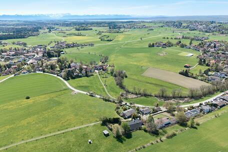 Landidyll mit Alpenblick: Domizil zur Neugestaltung in naturnaher Spitzenlage