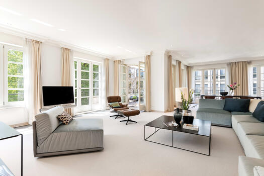 Exquisiter Wohn-/Essbereich mit Terrassenzugang