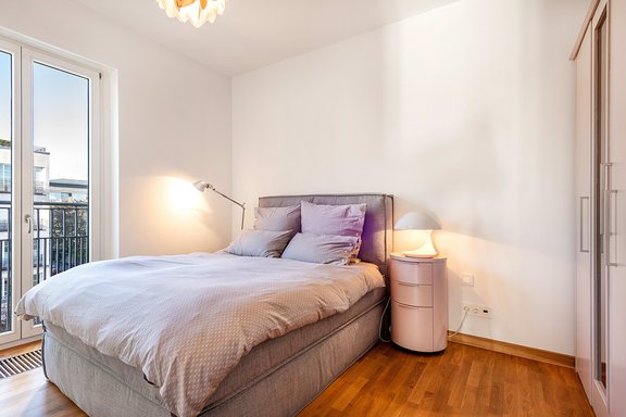 Lichterfülltes Schlafzimmer