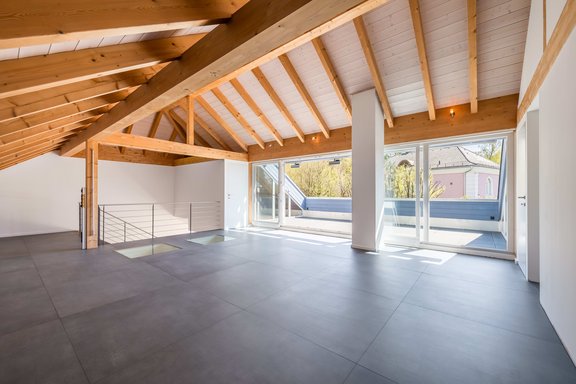 Großzügiges Dachstudio