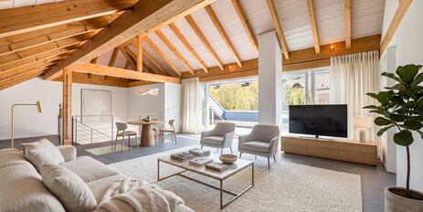 Licht, Luft und Wohlfühlflair: Familiengerechte Haushälfte mit Dachterrasse und Garten