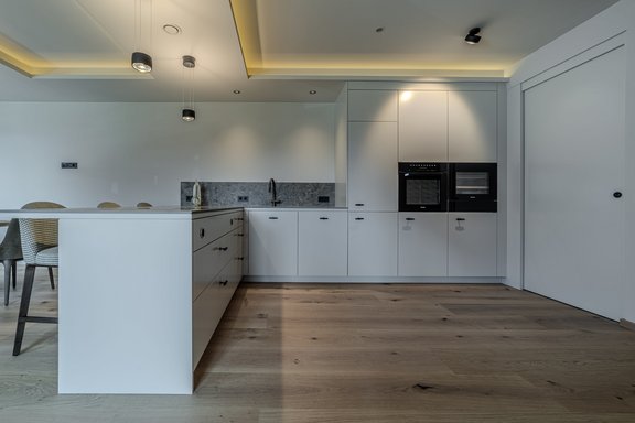 Küche mit modernen Geräten