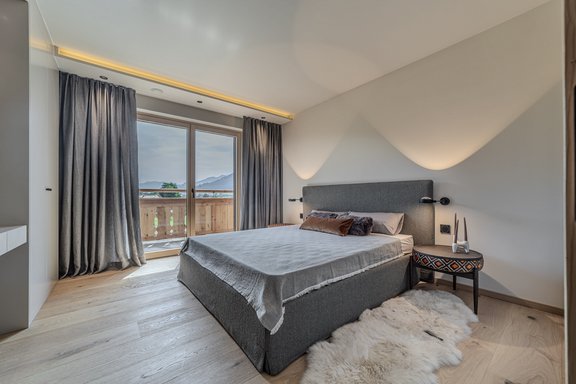 Schlafzimmer mit Balkonzugang