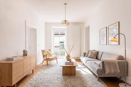 Lichtdurchflutete 2-Zimmer-Altbauwohnung mit Charme und Südbalkon am Zenettiplatz