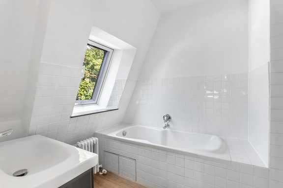 Bad mit Wanne und Dusche