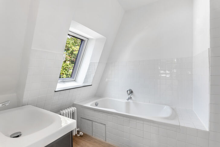 Bad mit Wanne und Dusche