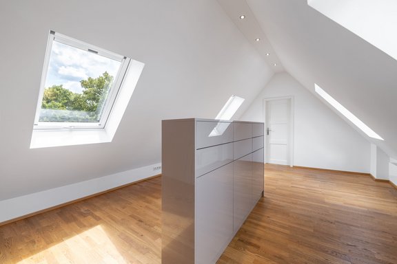 Lichterfülltes Schlafzimmer