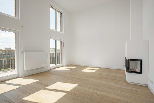 Living area with panoramic fireplace