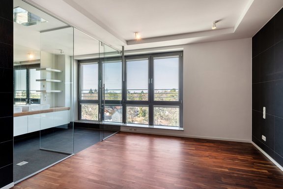 Master bedroom with en-suite bathroom