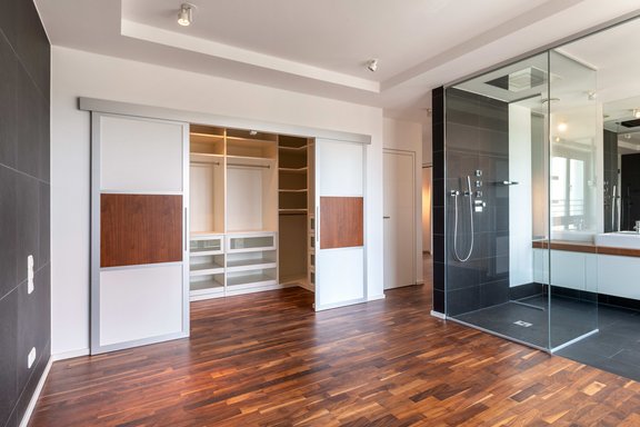 Dressing room in the master area