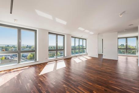 Lichtdurchflutete 3-Zimmer-Wohnung mit Penthouse-Flair und Alpenblick