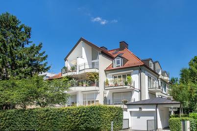 Light-flooded attic flat with 3.5 rooms, gallery and 2 terraces in best location