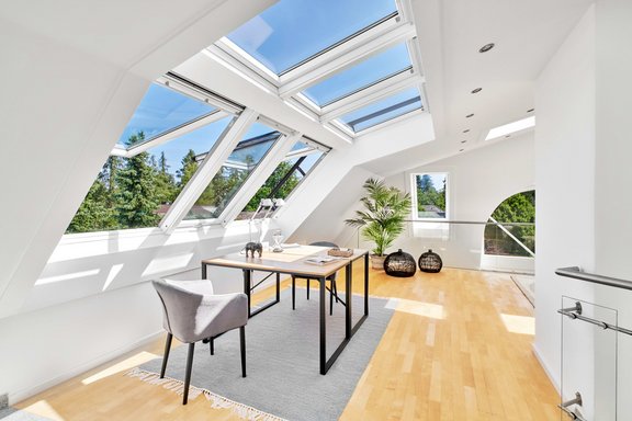 Lichtdurchflutetes Galeriegeschoss