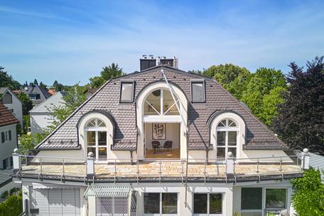 Lift direkt in die Wohnung: Großzügiges Penthouse mit Kamin und 3 Dachterrassen