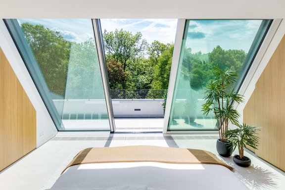 Schlafen in den Baumkronen und Morgensonne