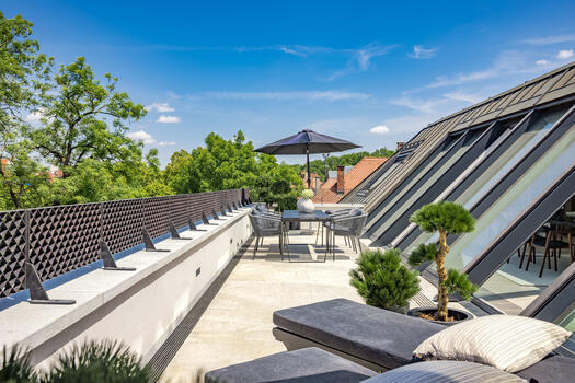 Weitläufige Dachterrasse