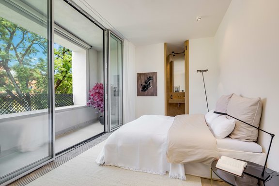 Zweites Schlafzimmer mit West-Loggia