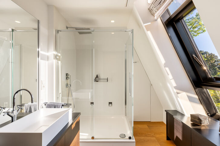 Modernes Duschbad