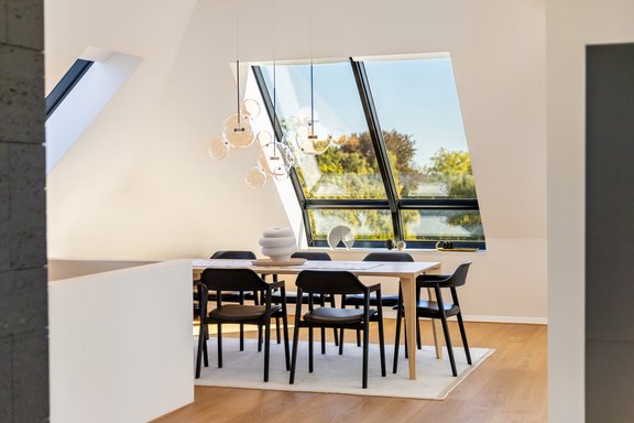 Lichterfüllter Essplatz