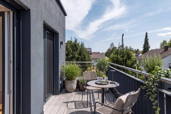 Sunny rooftop terrace (virtually furnished)