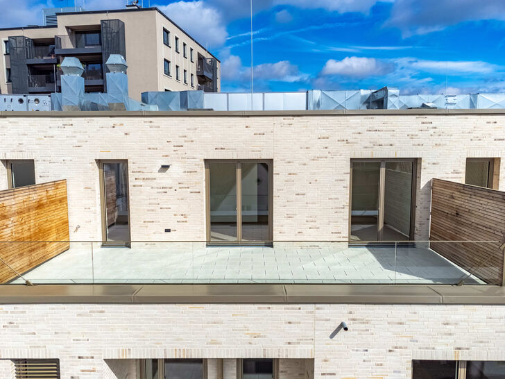 Großzügige Dachterrasse mit Weitblick