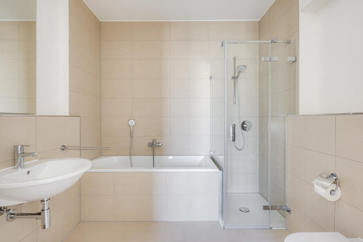 Modernes Masterbad en suite