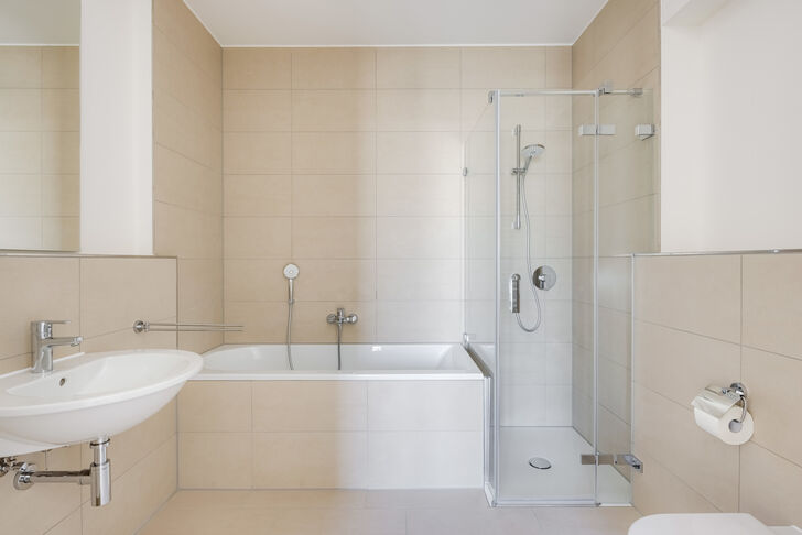 Modernes Masterbad en suite