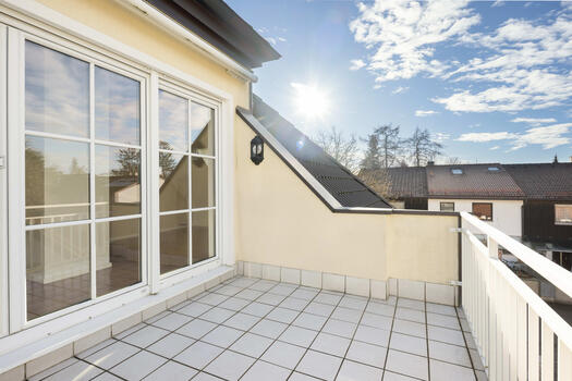West-facing roof terrace with awning