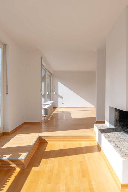Gemütliche Lounge mit offenem Kamin