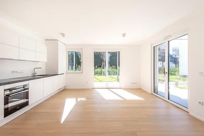 Light-filled 3-room garden apartment for first-time occupancy
