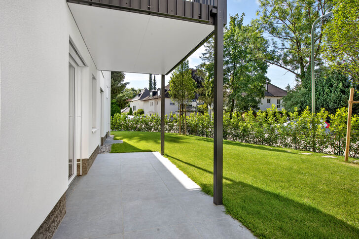 Terrasse und Garten nach Süden