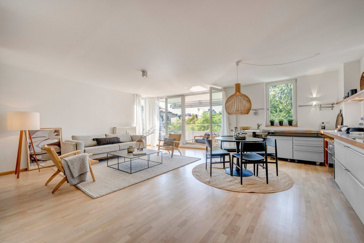 Spacious, sunny living