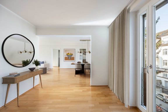 Fließende Übergänge (virtuell möbliert)