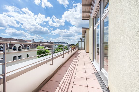 Dachterrasse mit Blick über die Dächer Schwabings