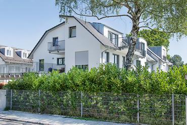 Light-filled 4-room roof terrace apartment with high-quality furnishings