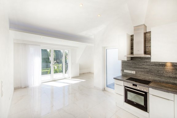 Light living, cooking and dining area