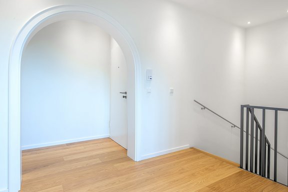 Diele mit Deckenspots im 9 Obergeschoss