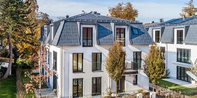 Light-filled 4-room penthouse apartment with sunny roof terrace