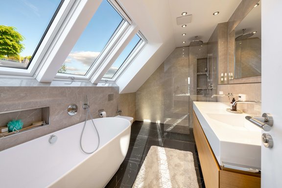 Masterbad mit freistehender Wanne