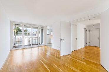 Lichterfüllte, bezugsbereite 3-Zimmer-Wohnung mit Dachterrasse in Innenhoflage