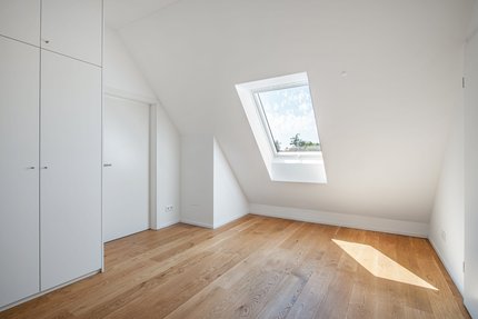 Helles Arbeitszimmer