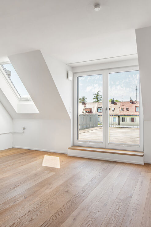 Offene Küche mit Zugang zur Terrasse