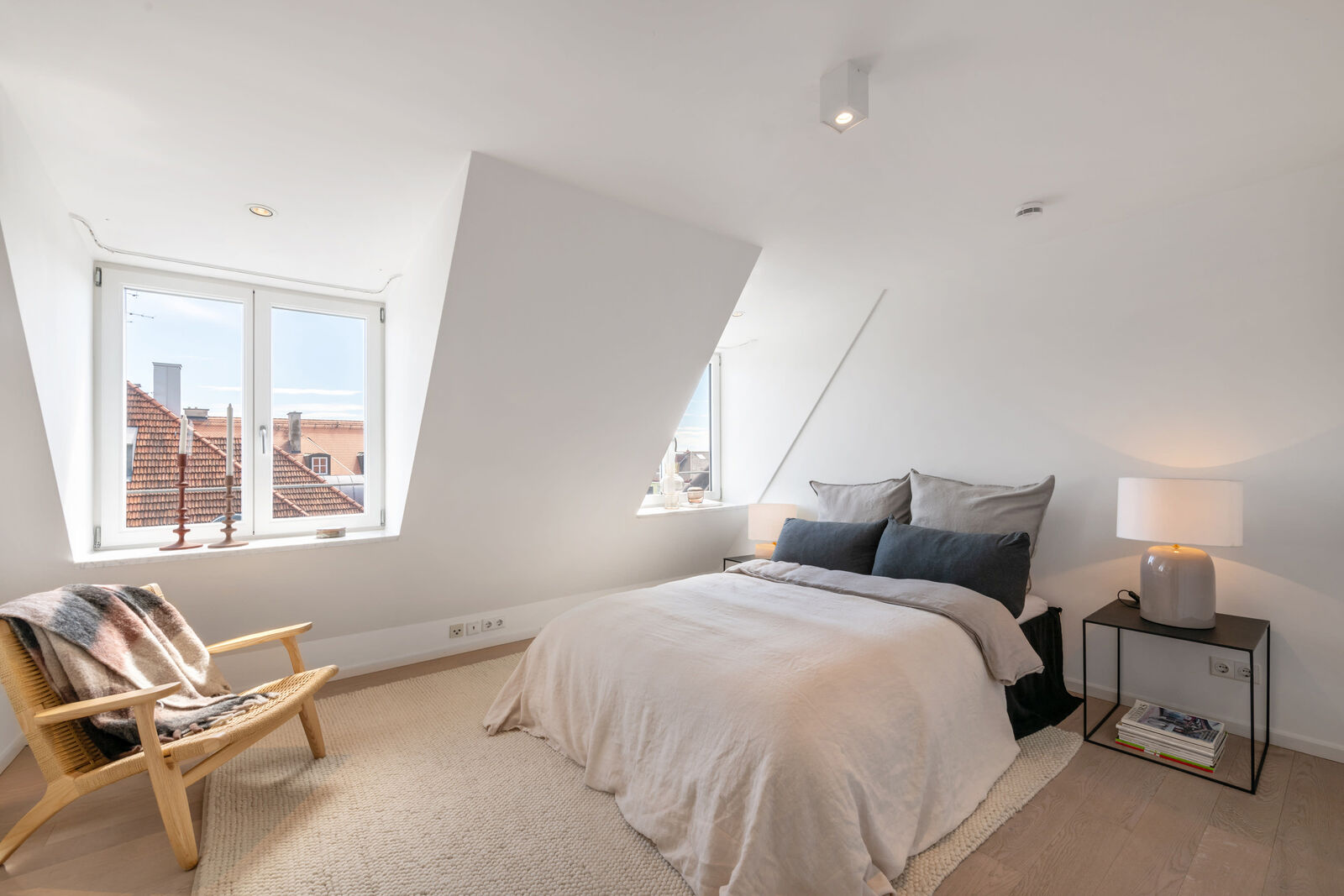 Lichtdurchflutetes Schlafzimmer