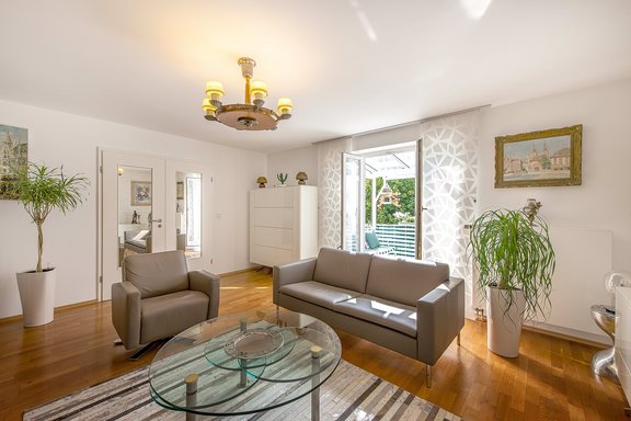 Living room with ideal west orientation and balcony