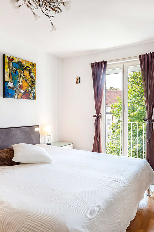 Schlafzimmer zum begrünten Innenhof