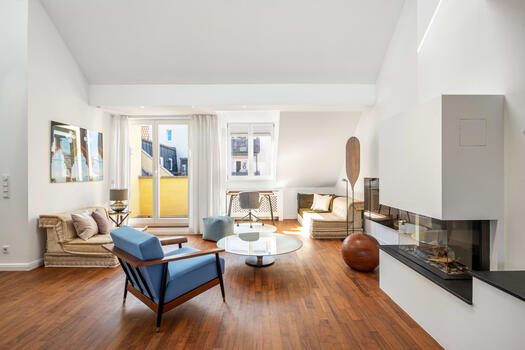 Bright 1 room gallery apartment
