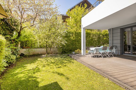 Geschützte Südterrasse